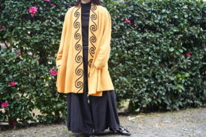 mustard color swirl embroidery haori coat *
