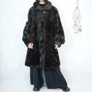 dark brown wale design fur coat *