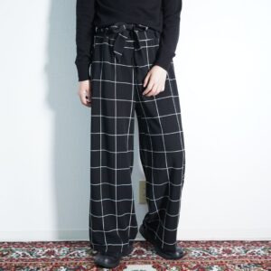 black × white graph over check wide pants