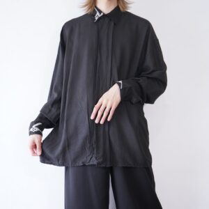 DEAD STOCK GOOUCH black × white embroidery shirt