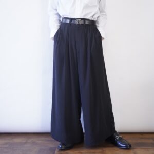 many tuck & shrink fabric super wide hakama slacks