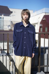 deep blue × flower embroidery faux suede shirt