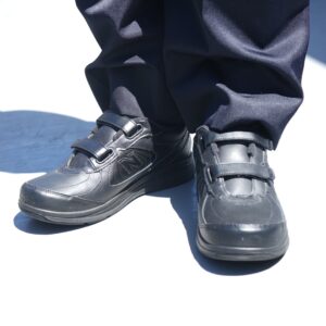 【New Balance】double velcro black sneaker