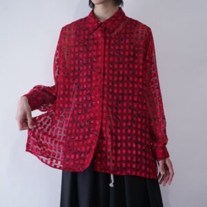 oversized red color tape & leaf design see-through shirt