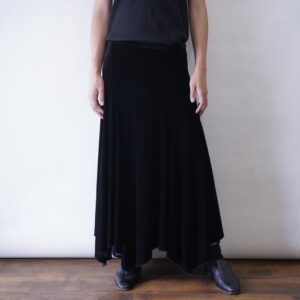 zigzag hem dark glossy black velours skirt