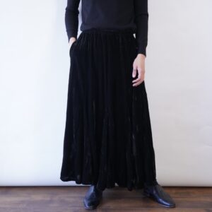 mode glossy black velours skirt