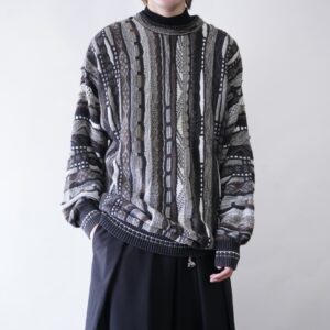 loose silhouette 3D knit