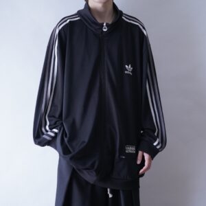 【adidas】oversized monotone gradation three-stripe track jacket