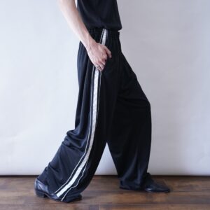 【NIKE】black × white side line zip wide track pants