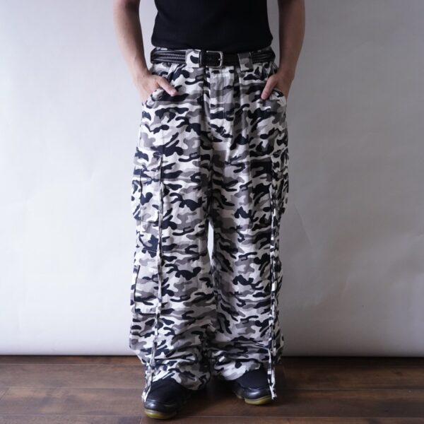 FASHION NOVA super wide silhouette white camouflage gimmick pants