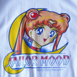 “セーラームーン / ブートならではのツラの良さ” print tee