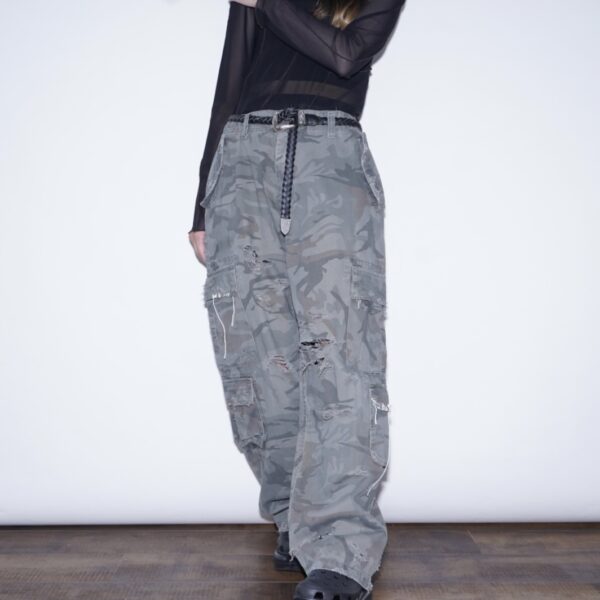 "刺繍 × 迷彩" Y2K embroidery damage wide pants