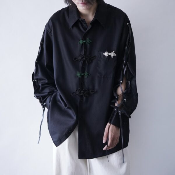 "China × Lace-up" glossy black shirt