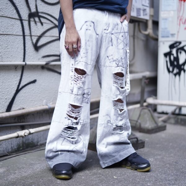 "Wall Paint" devil motif damage gimmick remake pants