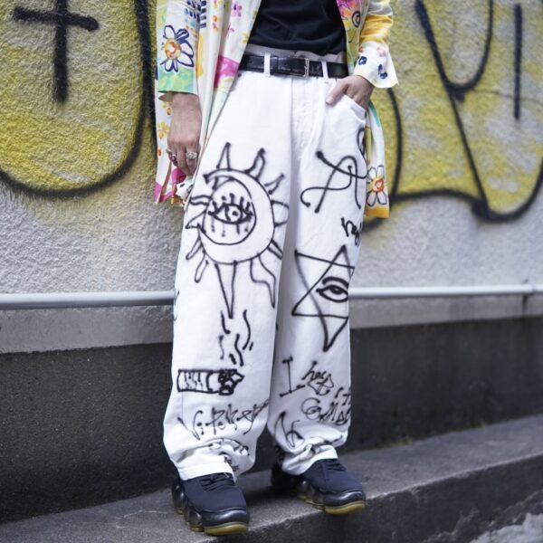 "Wall Paint" prophecy motif white baggy remake pants