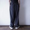 "無地でワイド、これが一番出ん" wide slacks