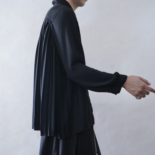【送料無料】back many many tuck shirt