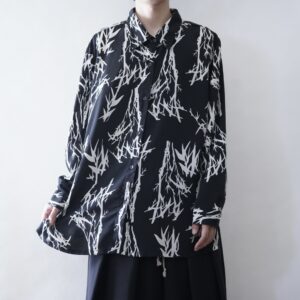 【送料無料】black × white pattern shirt