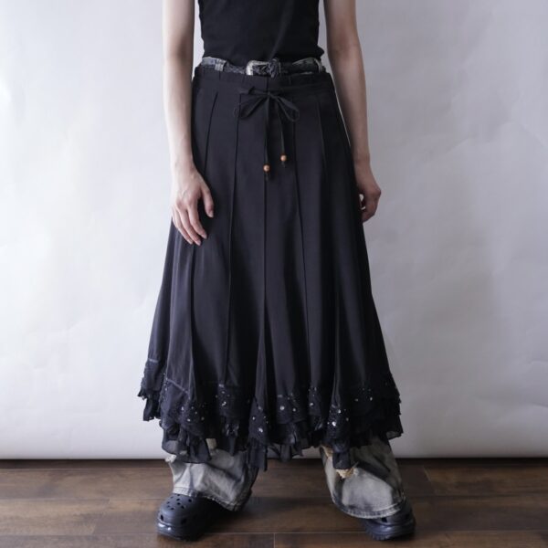 many ornamental super wide skirt