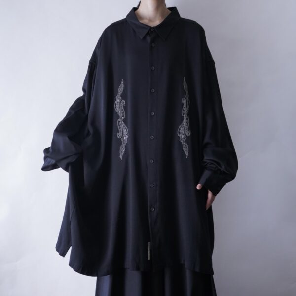 "デカすぎてもはやシャツコート" oversized embroidery shirt