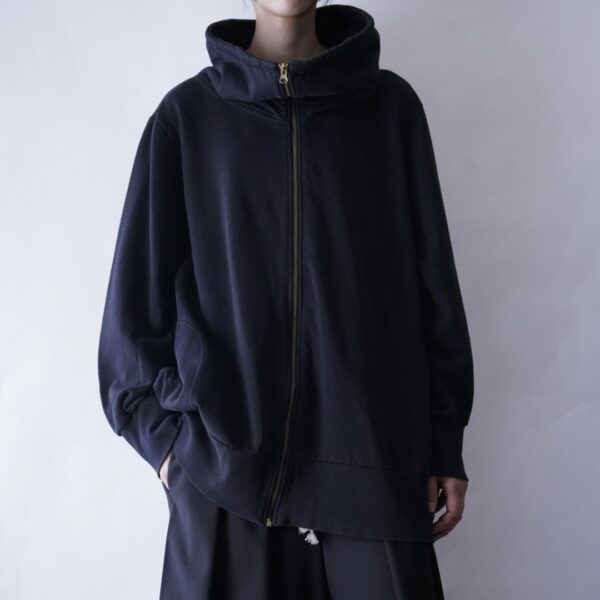 "首元超高めhideの如し" high neck sweat jacket