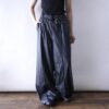 "フェイクレザーの超ワイドパンツ"