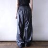 "フェイクレザーの超ワイドパンツ"