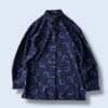 "黒青カラーの幾何学柄シャツ"