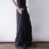 "光沢ブラックのストライプでワイドスラックス"
