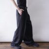 "光沢ブラックのストライプでワイドスラックス"