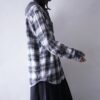 "モノトーンチェックでフーディ仕様シャツ"
