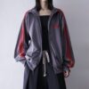 【adidas】"光沢グレーと赤のマリアージュトラックジャケット"