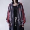 【adidas】"光沢グレーと赤のマリアージュトラックジャケット"
