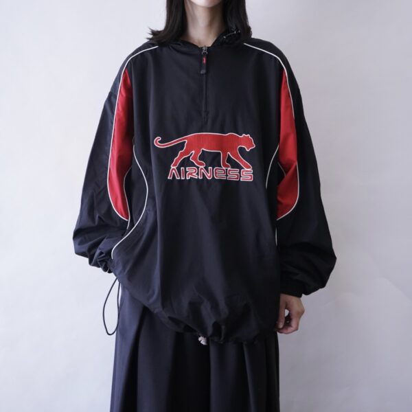 black × red panther motif pullover