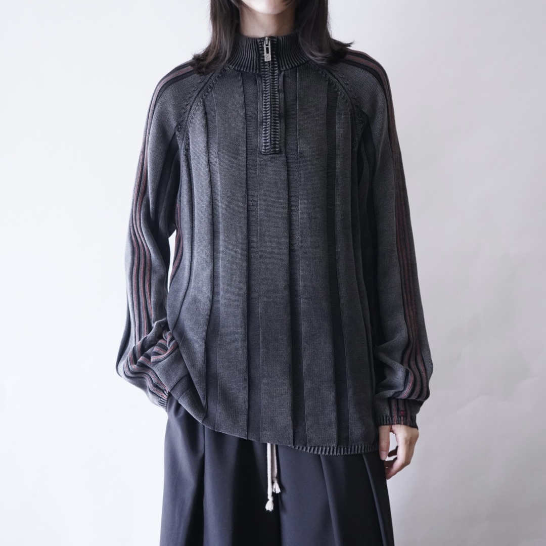 fade black neon color line lib half zip knit