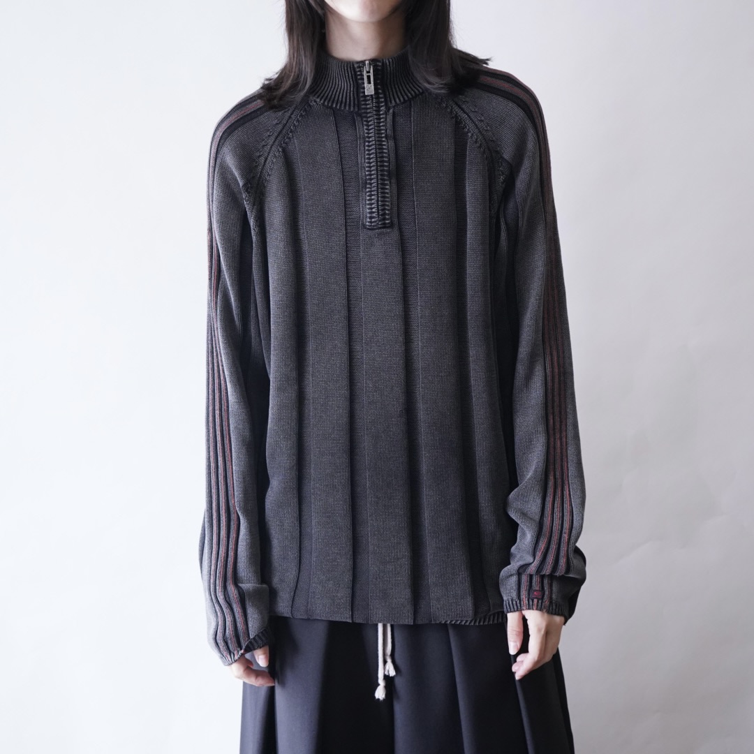 fade black neon color line lib half zip knit