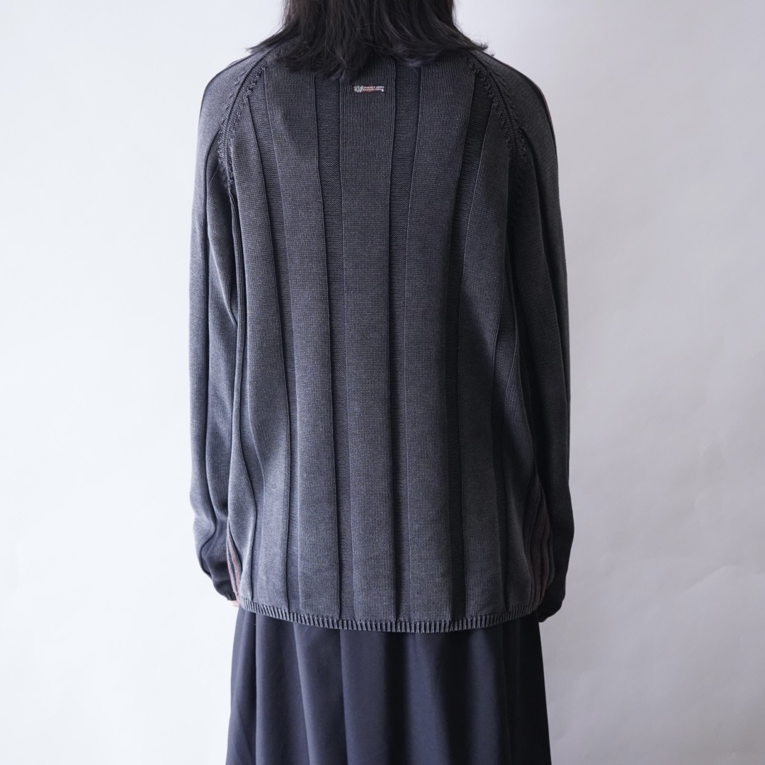 fade black neon color line lib half zip knit