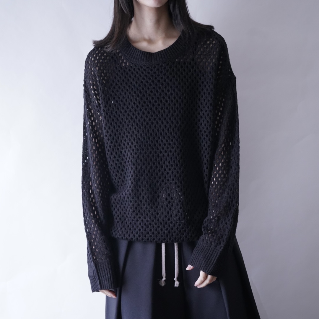 low gauge mesh design knit