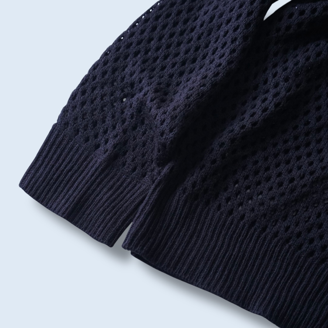 low gauge mesh design knit