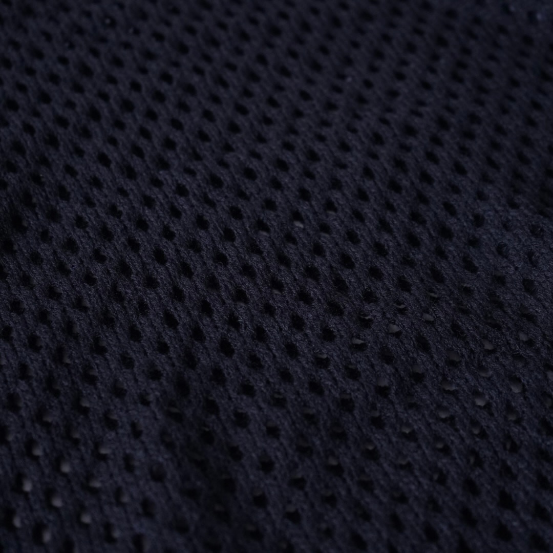 low gauge mesh design knit