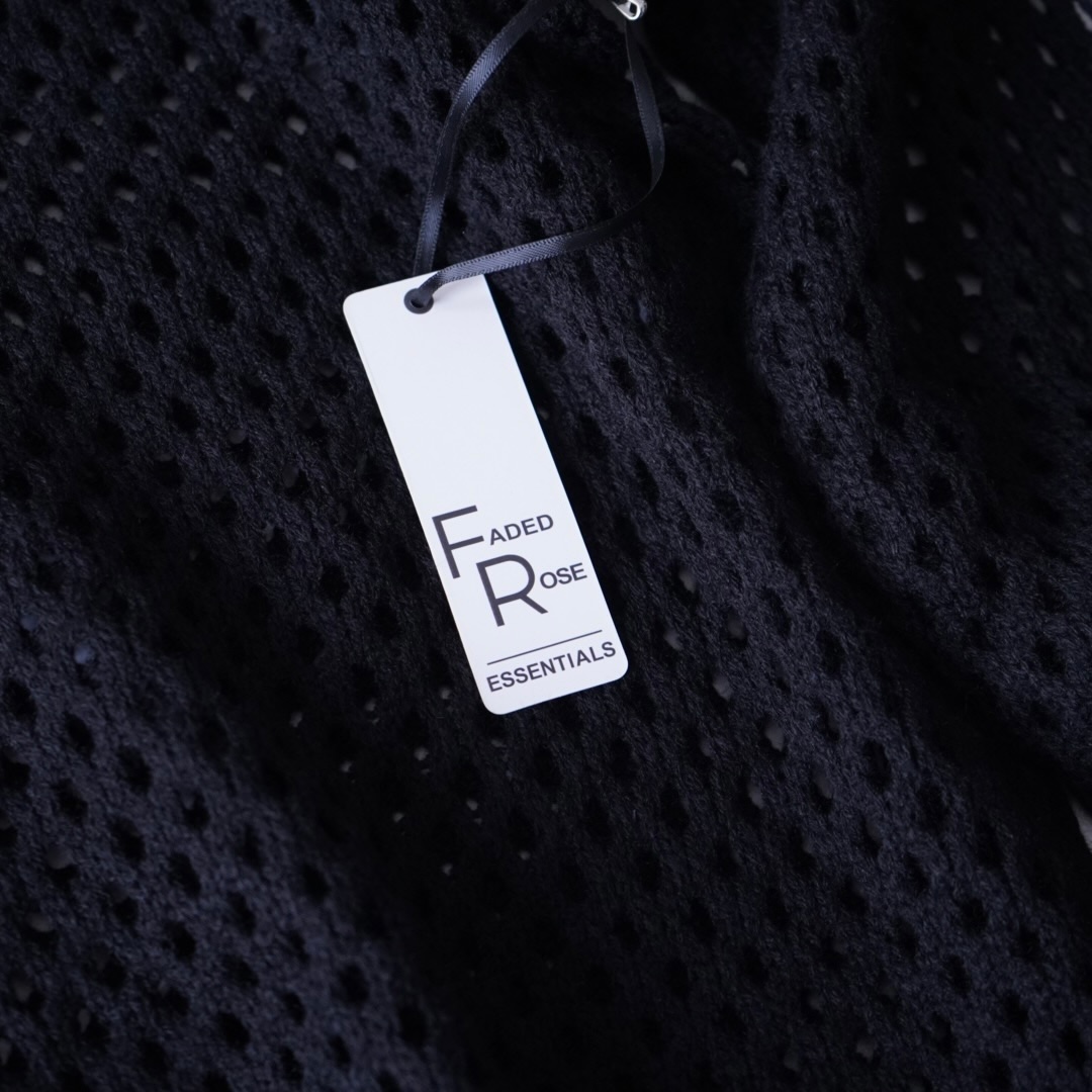 low gauge mesh design knit