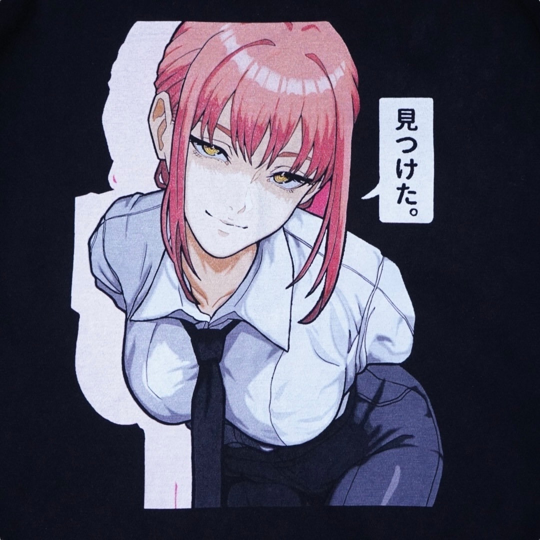 "何かを見つけたマキマさんピン / チェンソーマン" print tee