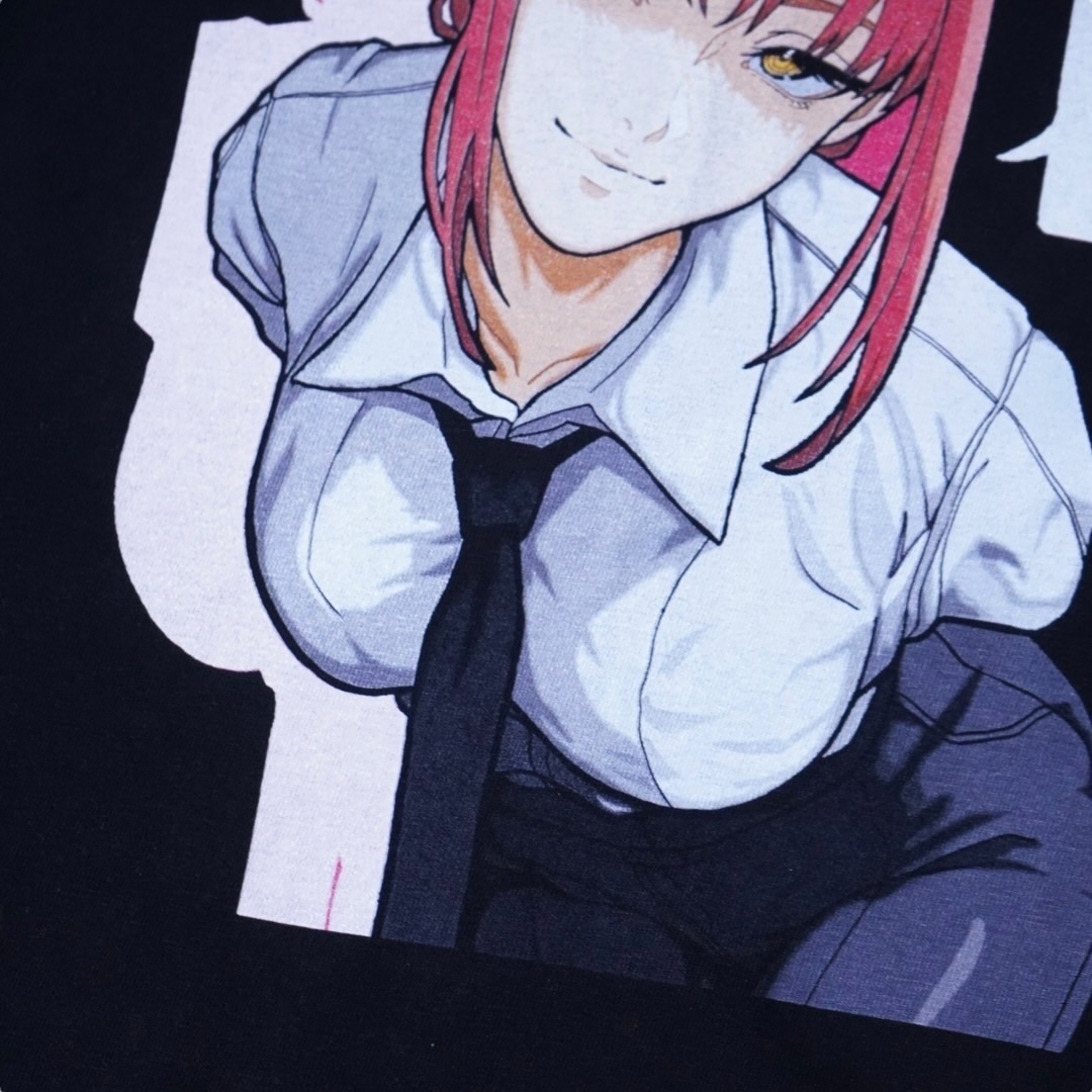 "何かを見つけたマキマさんピン / チェンソーマン" print tee