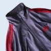 【adidas】"光沢グレーと赤のマリアージュトラックジャケット"