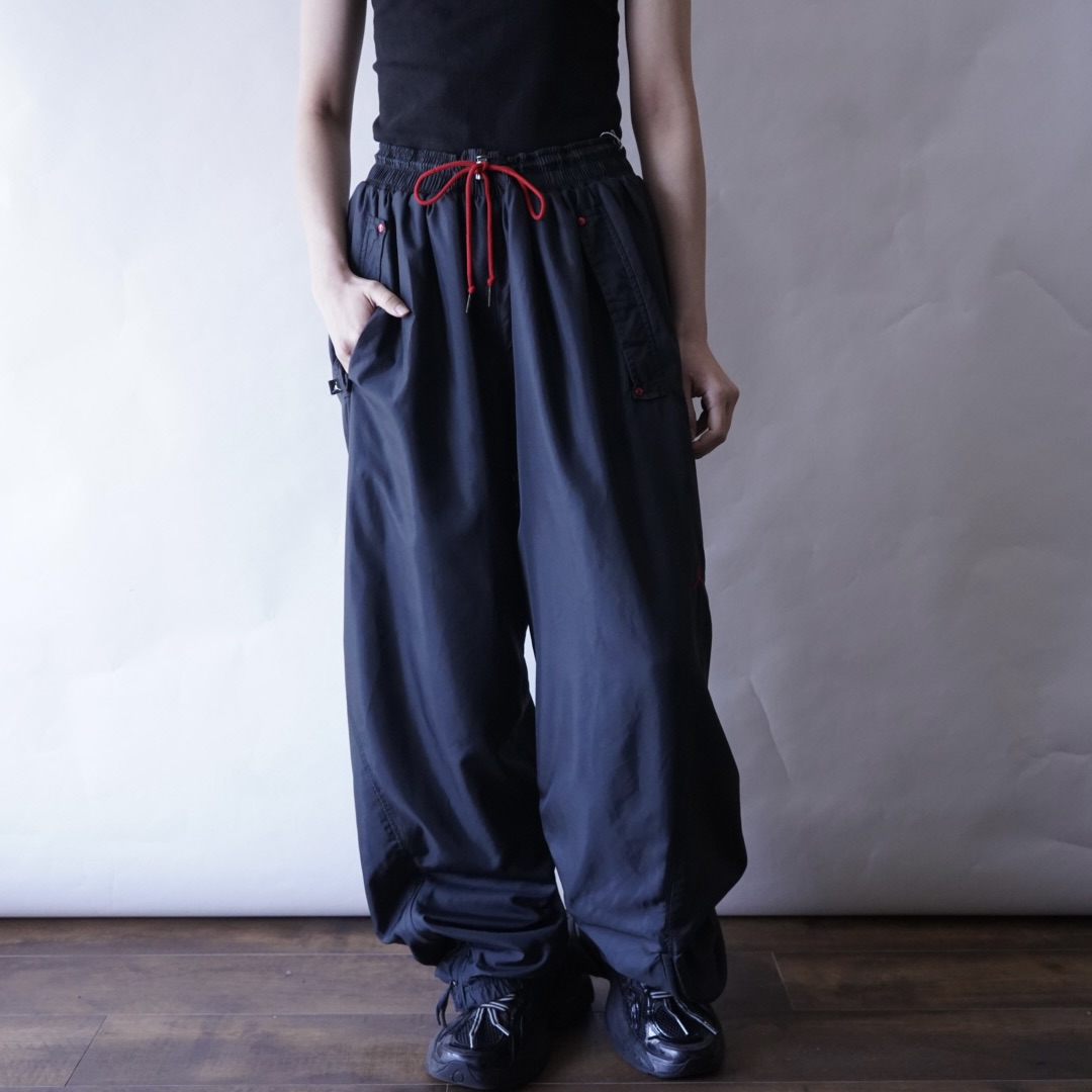 【NIKE JORDAN】oversized black × red gimmick poly wide pants