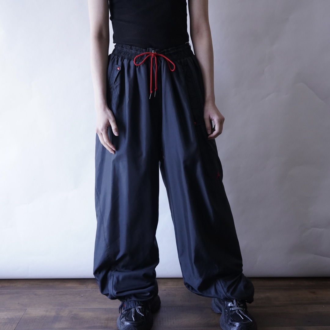 【NIKE JORDAN】oversized black × red gimmick poly wide pants