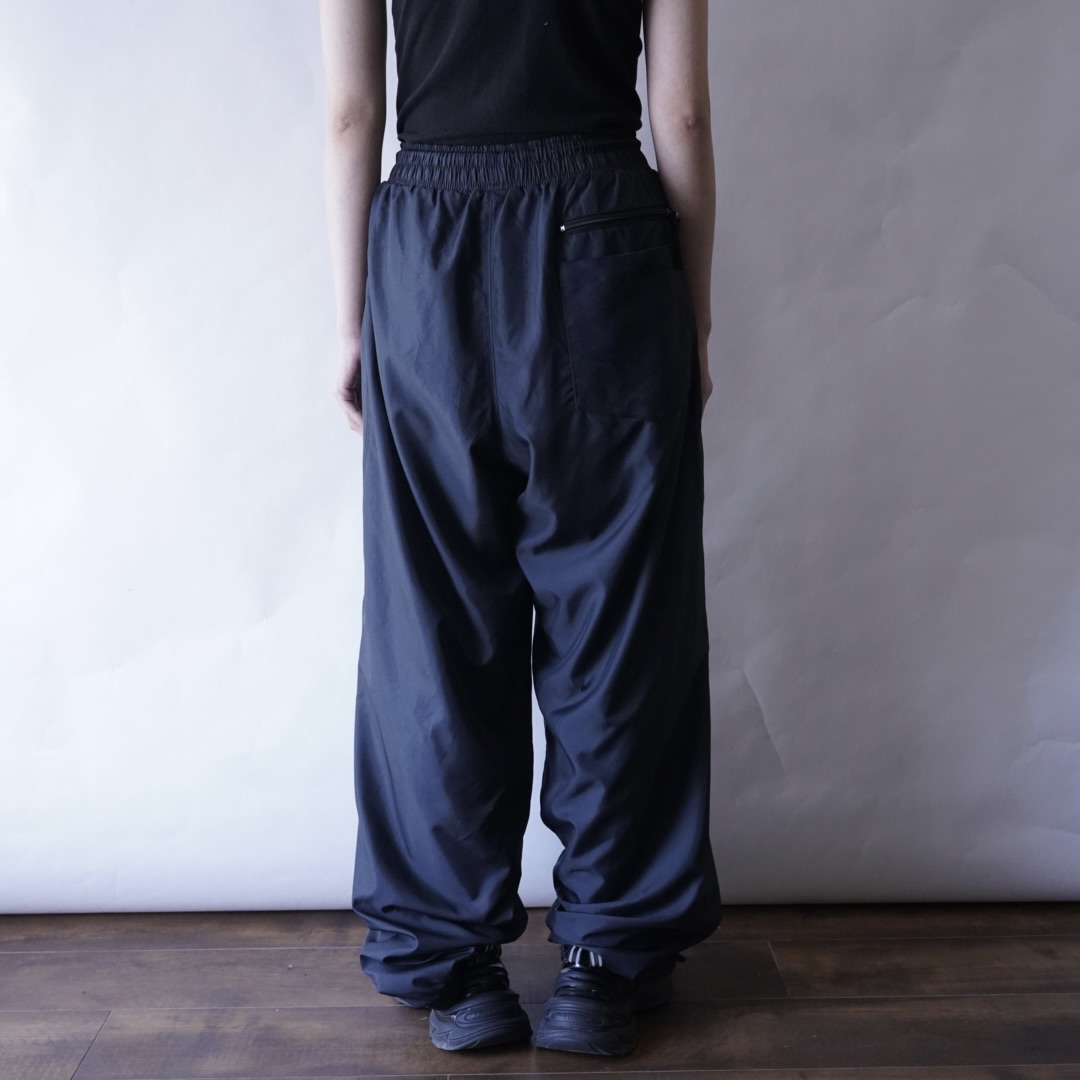 【NIKE JORDAN】oversized black × red gimmick poly wide pants