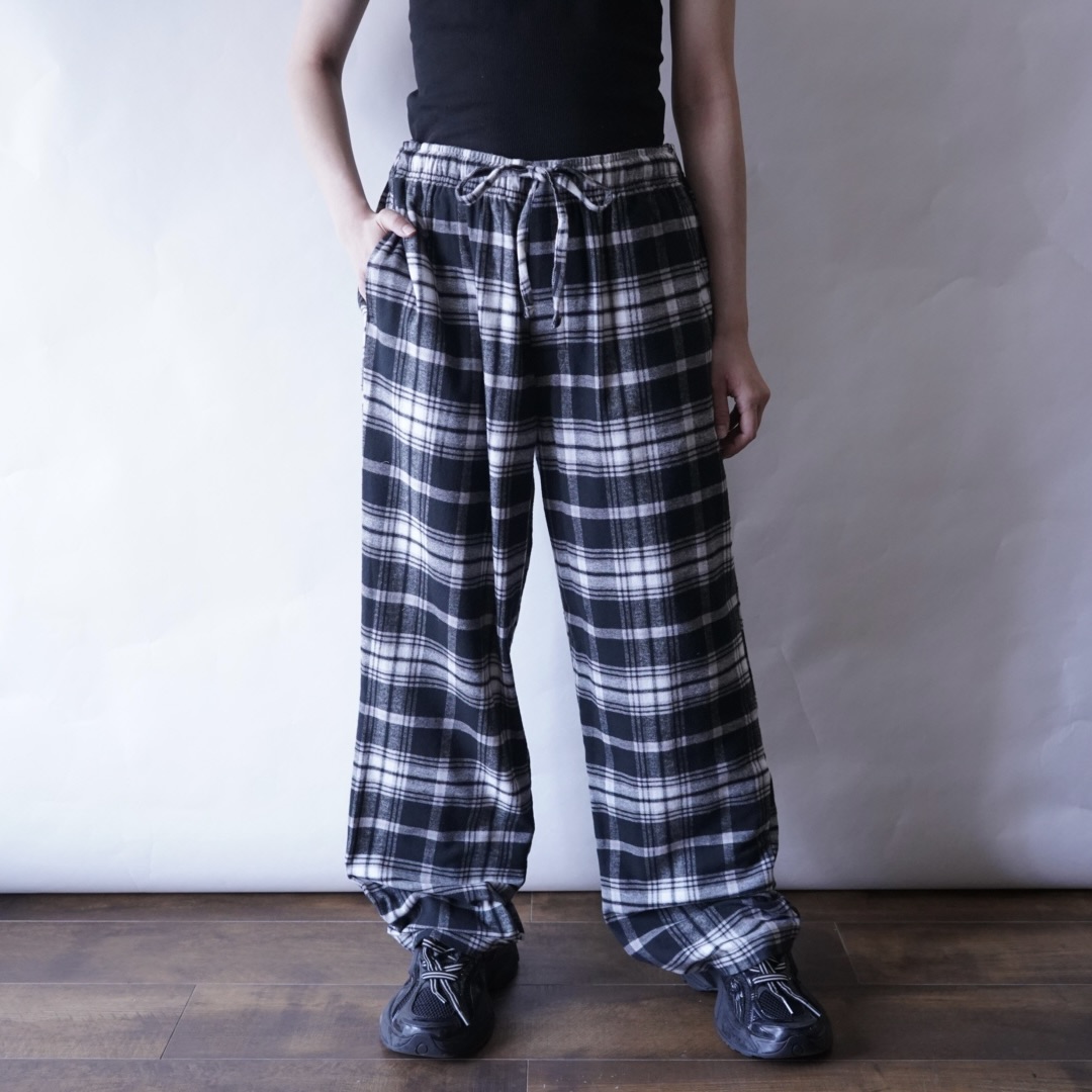 monotone check easy wide pants