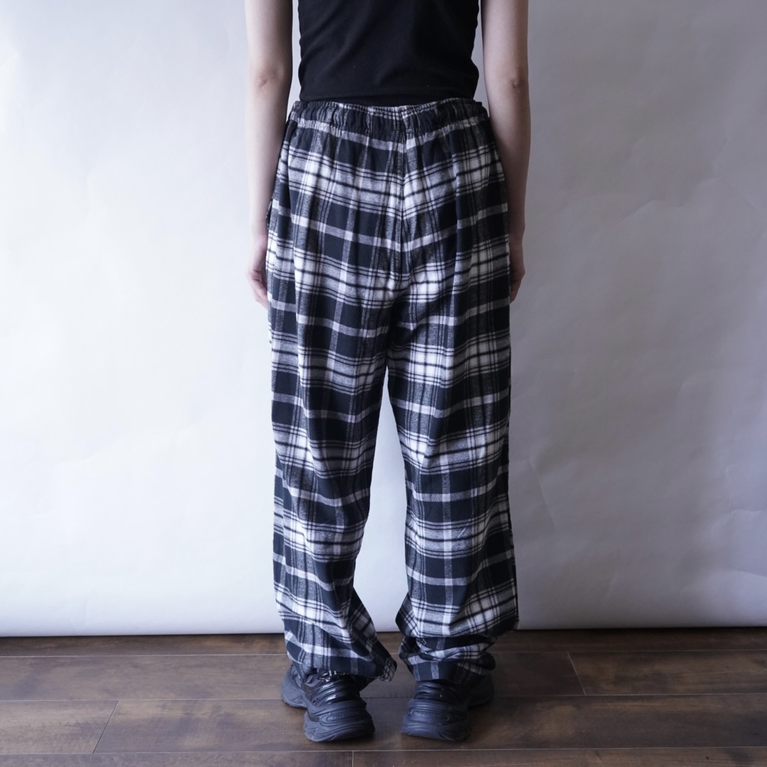 monotone check easy wide pants