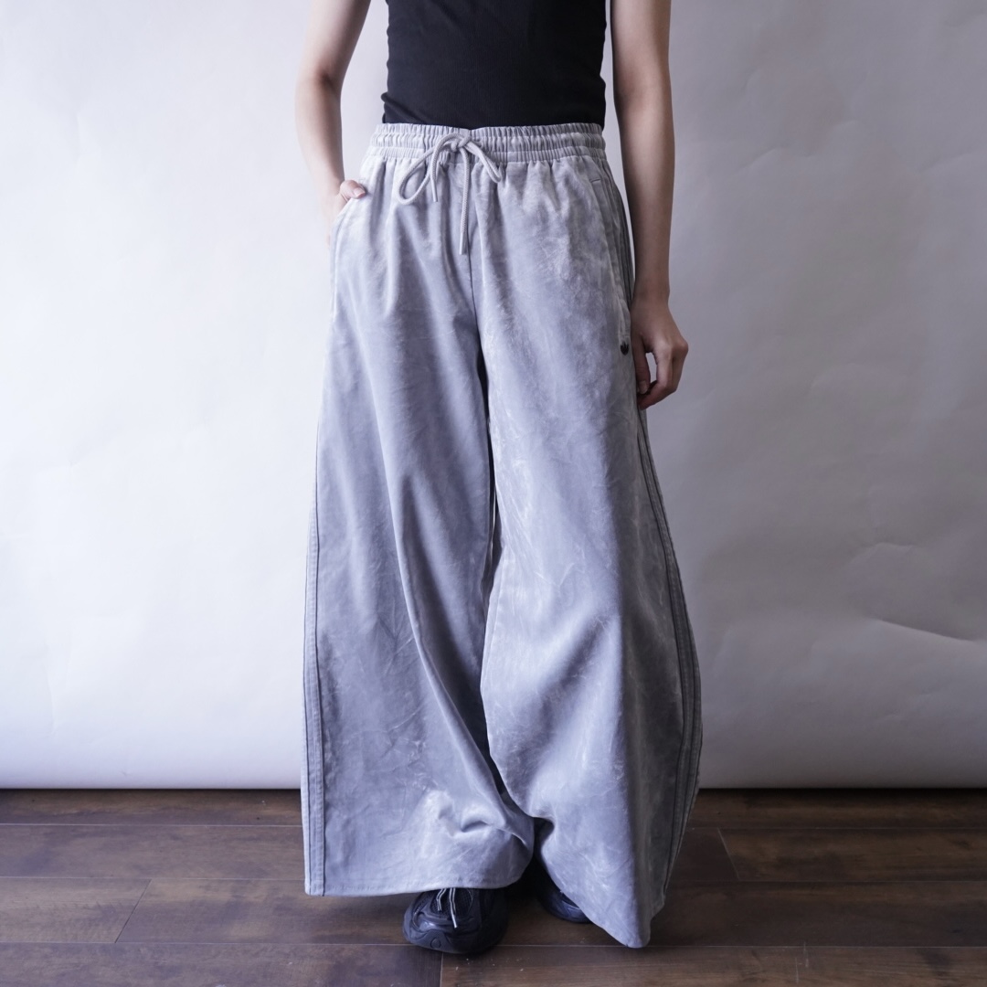 【adidas】fake suede baggy silhouette gray wide track pants